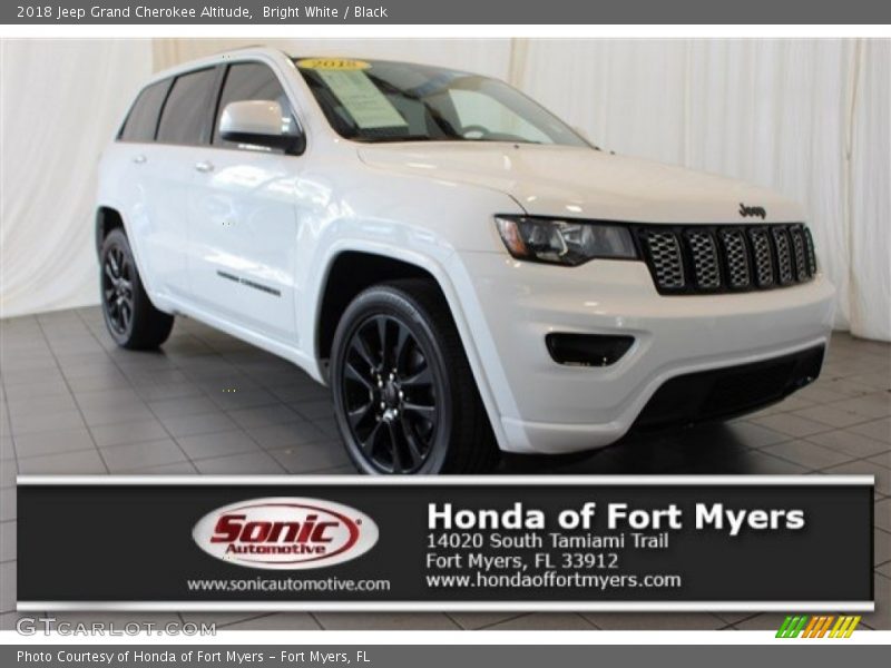 Bright White / Black 2018 Jeep Grand Cherokee Altitude