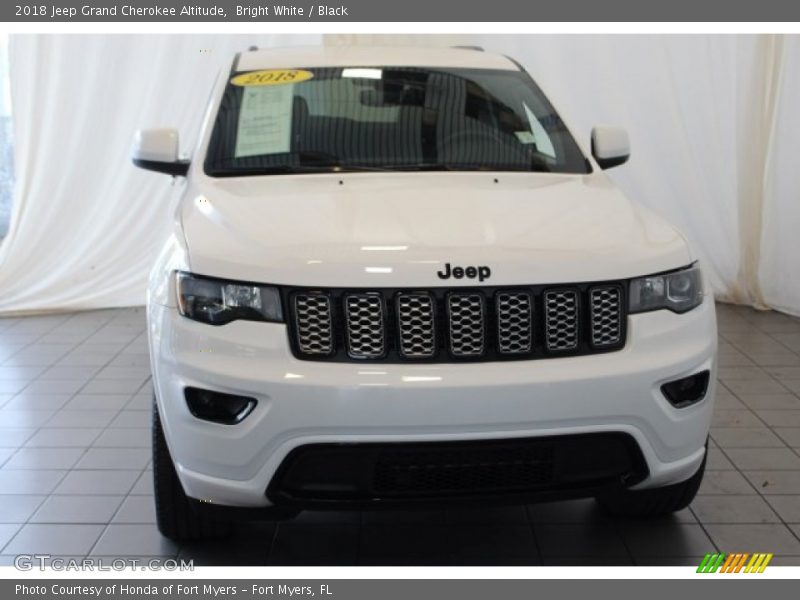 Bright White / Black 2018 Jeep Grand Cherokee Altitude