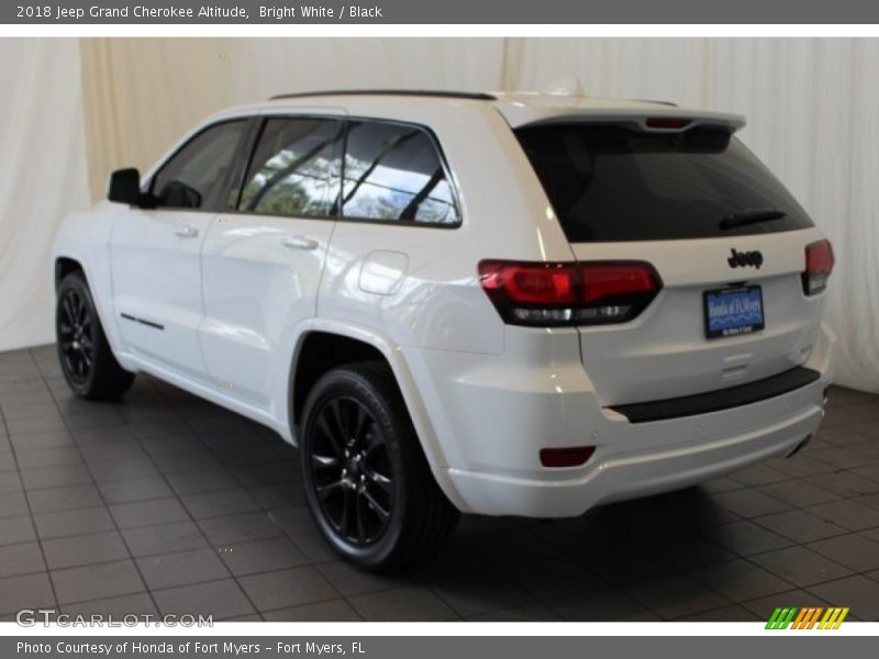 Bright White / Black 2018 Jeep Grand Cherokee Altitude