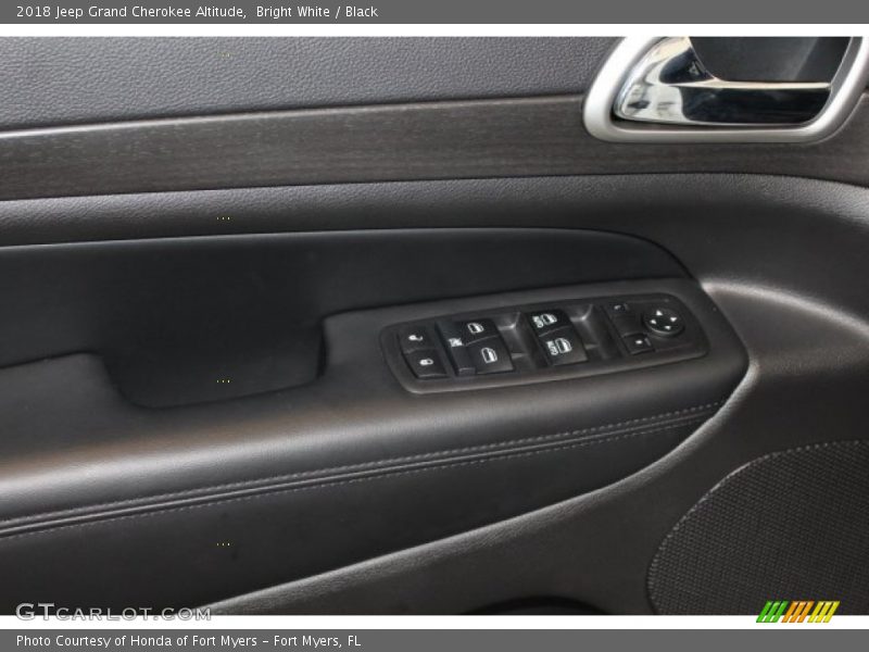 Bright White / Black 2018 Jeep Grand Cherokee Altitude