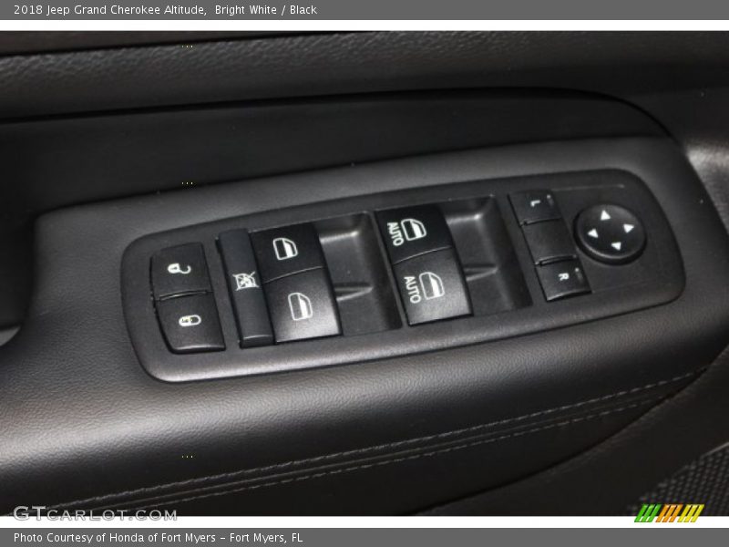 Bright White / Black 2018 Jeep Grand Cherokee Altitude