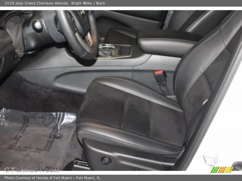 Bright White / Black 2018 Jeep Grand Cherokee Altitude