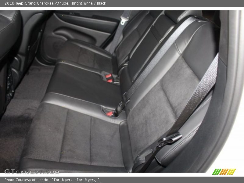 Bright White / Black 2018 Jeep Grand Cherokee Altitude