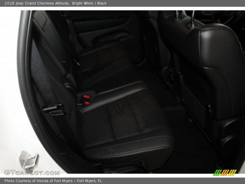 Bright White / Black 2018 Jeep Grand Cherokee Altitude