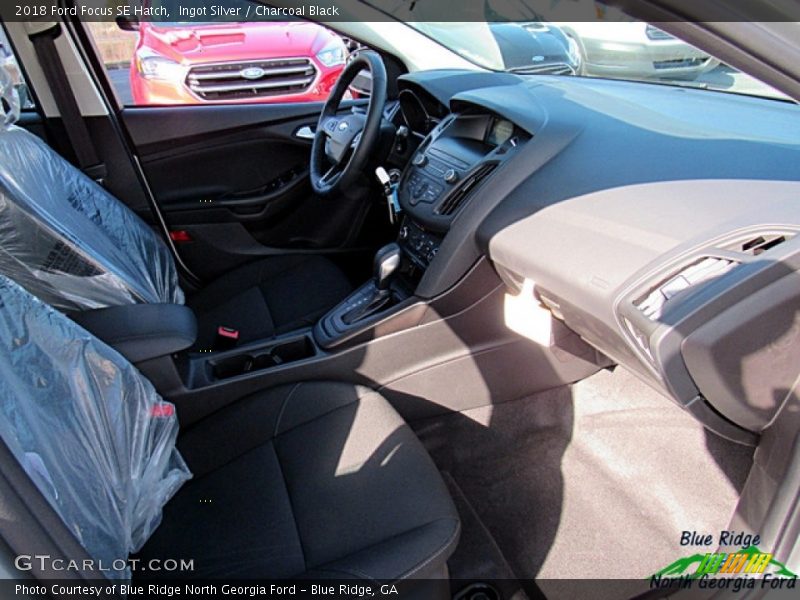 Ingot Silver / Charcoal Black 2018 Ford Focus SE Hatch