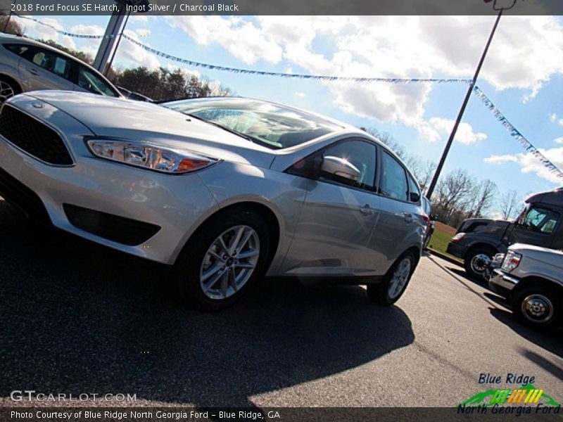 Ingot Silver / Charcoal Black 2018 Ford Focus SE Hatch
