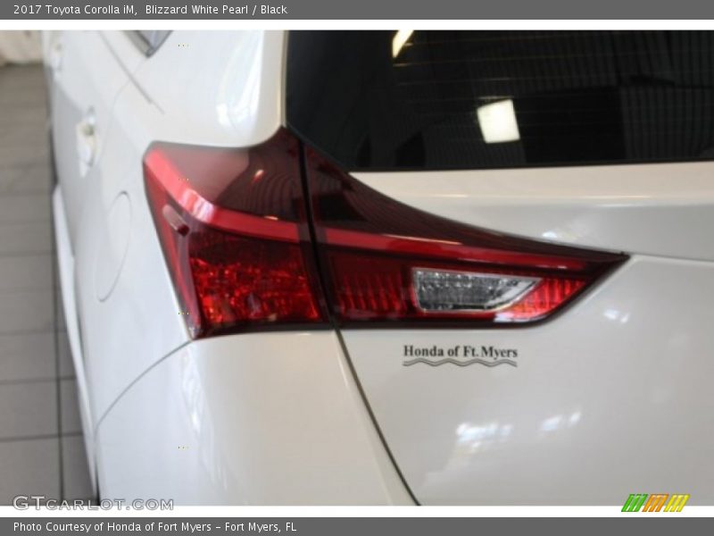 Blizzard White Pearl / Black 2017 Toyota Corolla iM