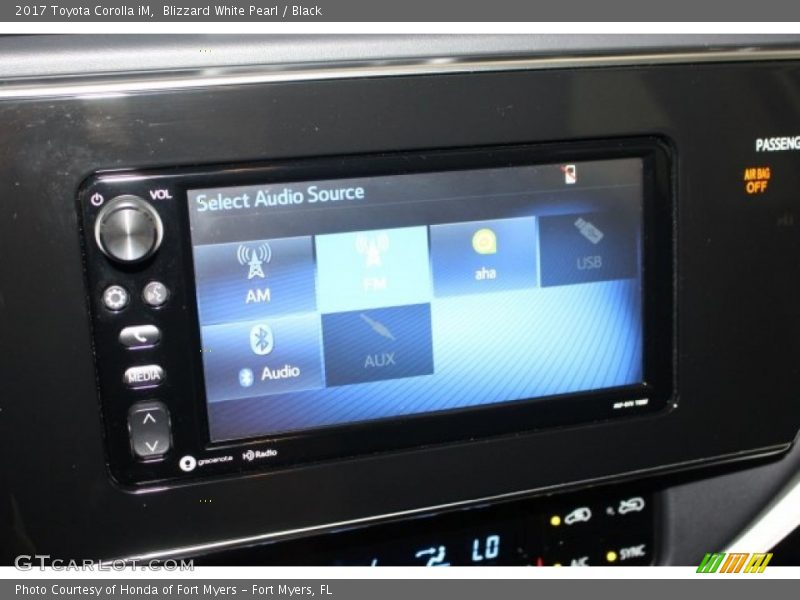 Blizzard White Pearl / Black 2017 Toyota Corolla iM