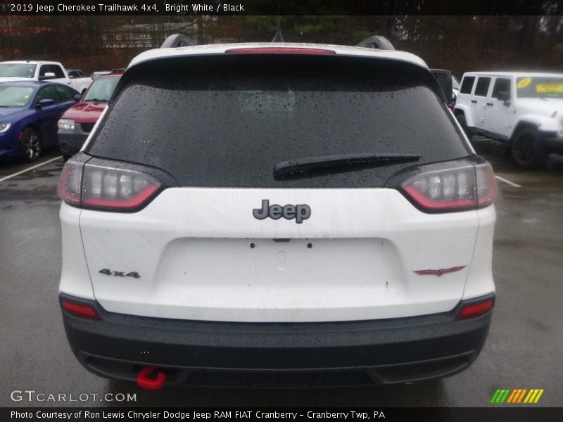 Bright White / Black 2019 Jeep Cherokee Trailhawk 4x4