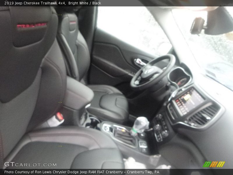 Bright White / Black 2019 Jeep Cherokee Trailhawk 4x4