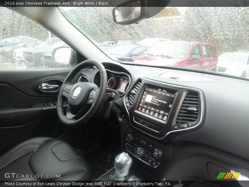 Bright White / Black 2019 Jeep Cherokee Trailhawk 4x4