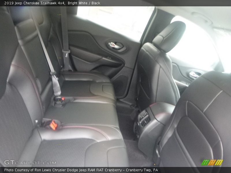 Bright White / Black 2019 Jeep Cherokee Trailhawk 4x4