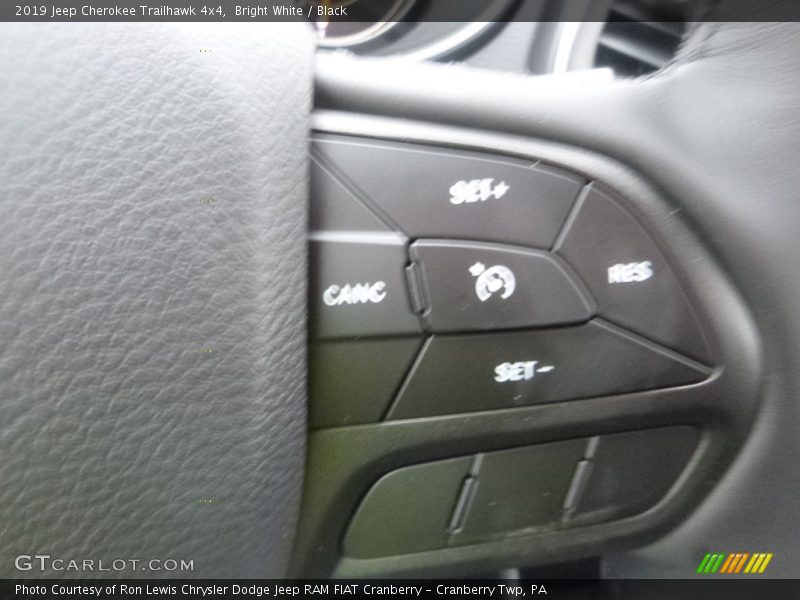 Bright White / Black 2019 Jeep Cherokee Trailhawk 4x4