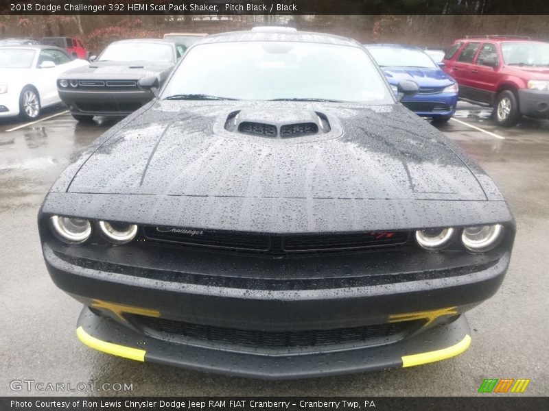 Pitch Black / Black 2018 Dodge Challenger 392 HEMI Scat Pack Shaker