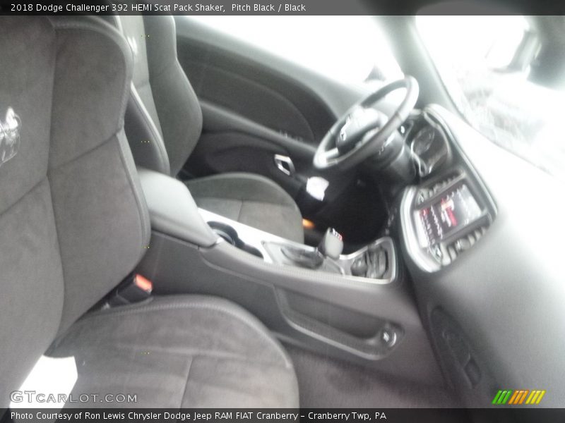 Pitch Black / Black 2018 Dodge Challenger 392 HEMI Scat Pack Shaker