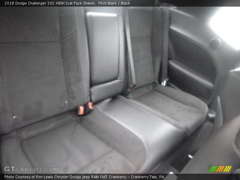 Pitch Black / Black 2018 Dodge Challenger 392 HEMI Scat Pack Shaker