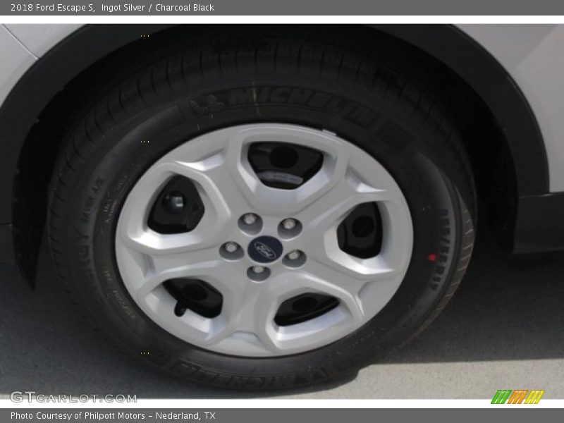Ingot Silver / Charcoal Black 2018 Ford Escape S