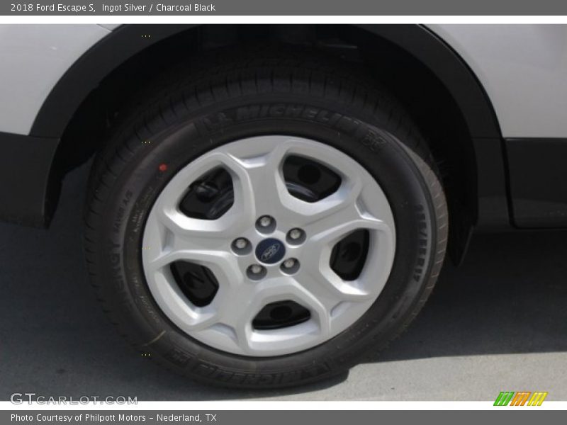 Ingot Silver / Charcoal Black 2018 Ford Escape S
