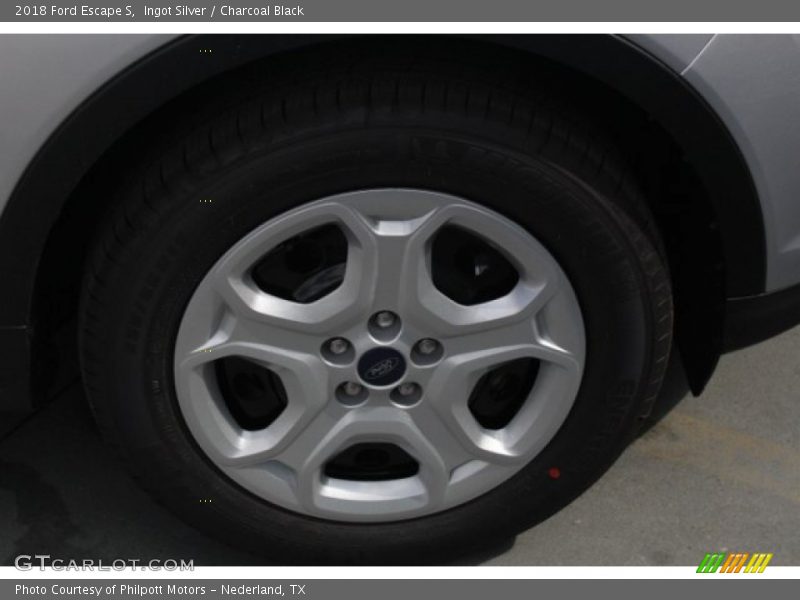 Ingot Silver / Charcoal Black 2018 Ford Escape S