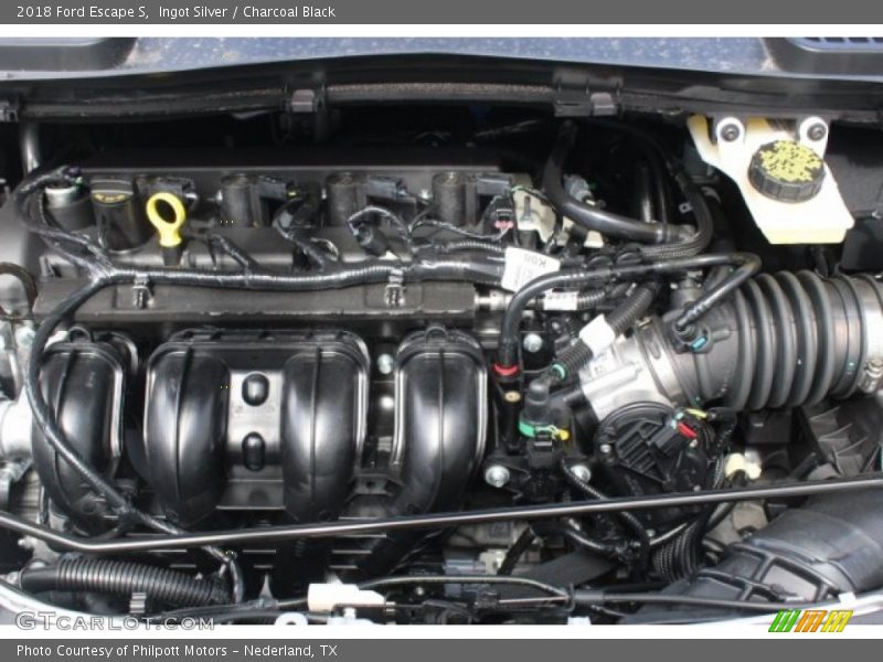 Ingot Silver / Charcoal Black 2018 Ford Escape S