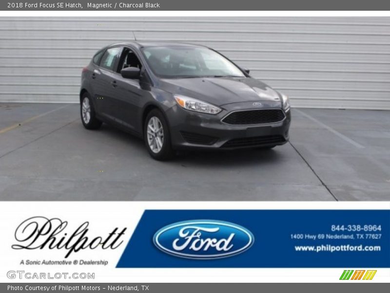Magnetic / Charcoal Black 2018 Ford Focus SE Hatch
