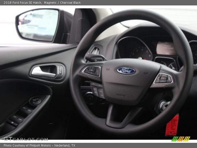 Magnetic / Charcoal Black 2018 Ford Focus SE Hatch
