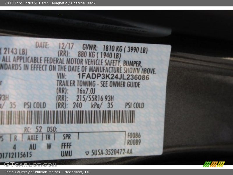 Magnetic / Charcoal Black 2018 Ford Focus SE Hatch