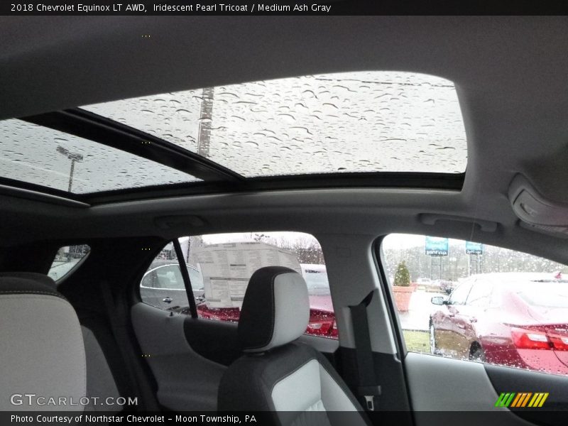Iridescent Pearl Tricoat / Medium Ash Gray 2018 Chevrolet Equinox LT AWD