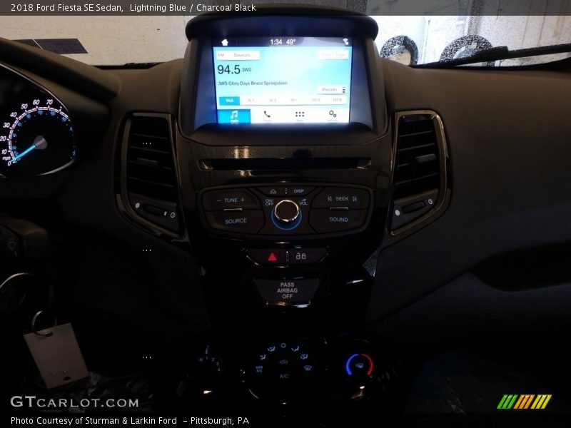 Lightning Blue / Charcoal Black 2018 Ford Fiesta SE Sedan