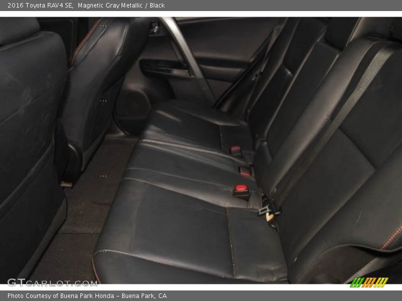 Magnetic Gray Metallic / Black 2016 Toyota RAV4 SE