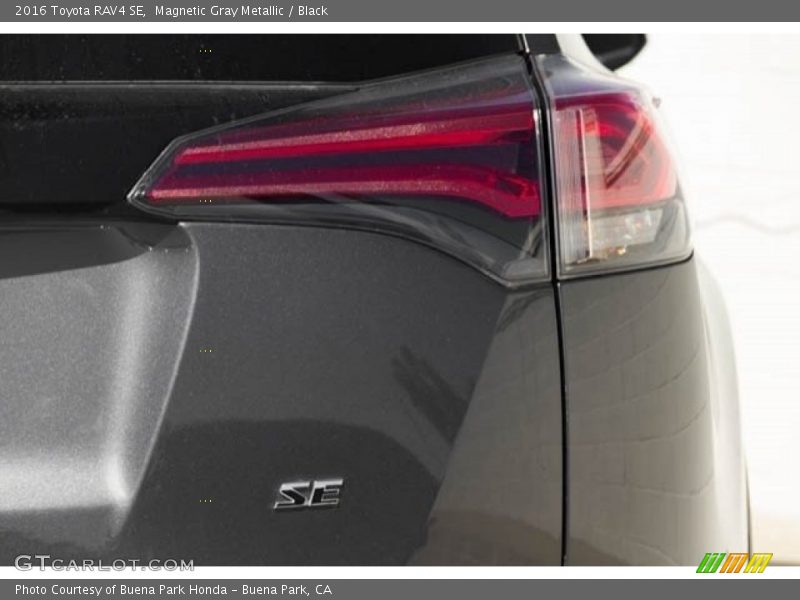 Magnetic Gray Metallic / Black 2016 Toyota RAV4 SE