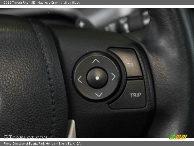 Magnetic Gray Metallic / Black 2016 Toyota RAV4 SE