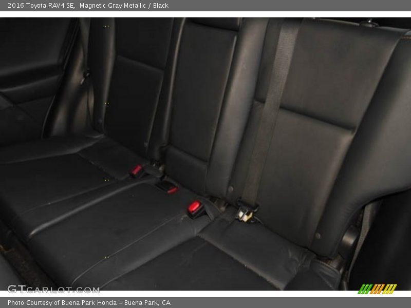Magnetic Gray Metallic / Black 2016 Toyota RAV4 SE