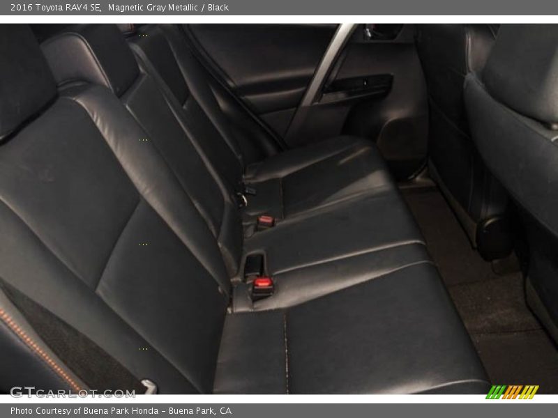 Magnetic Gray Metallic / Black 2016 Toyota RAV4 SE