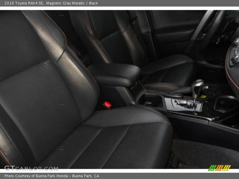 Magnetic Gray Metallic / Black 2016 Toyota RAV4 SE