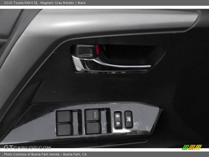 Magnetic Gray Metallic / Black 2016 Toyota RAV4 SE