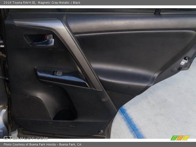 Magnetic Gray Metallic / Black 2016 Toyota RAV4 SE