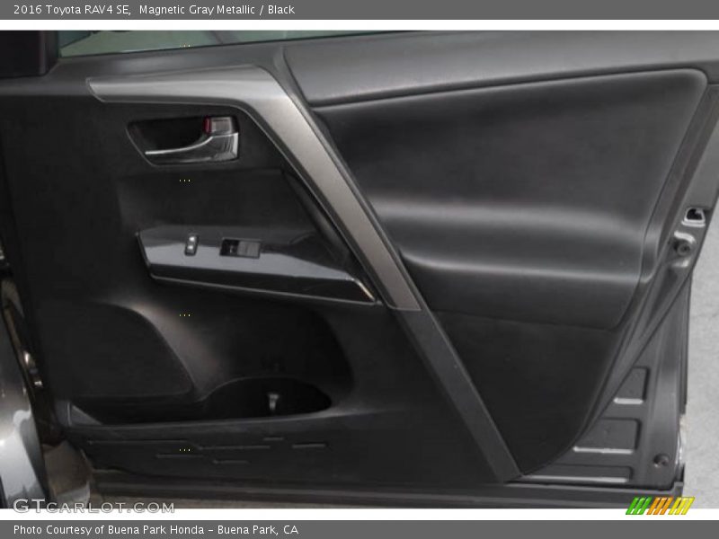 Magnetic Gray Metallic / Black 2016 Toyota RAV4 SE