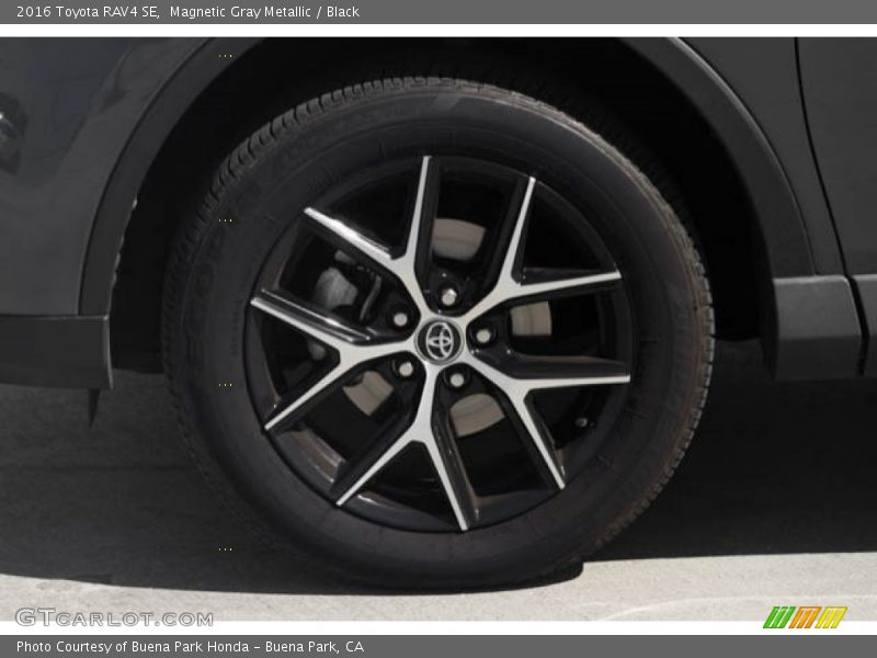 Magnetic Gray Metallic / Black 2016 Toyota RAV4 SE