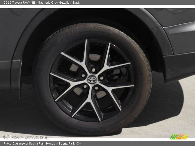 Magnetic Gray Metallic / Black 2016 Toyota RAV4 SE