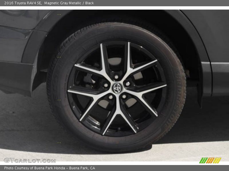 Magnetic Gray Metallic / Black 2016 Toyota RAV4 SE