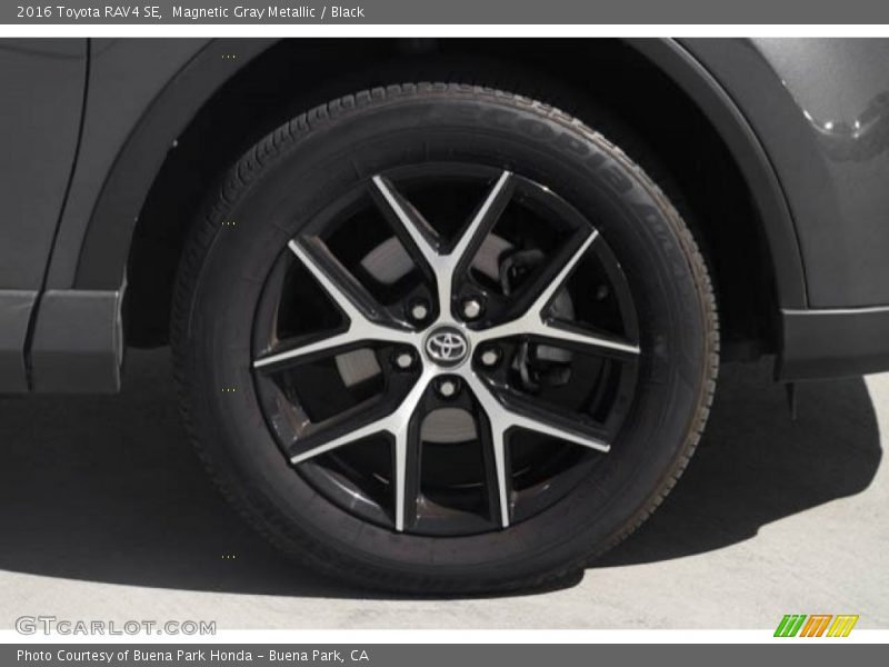 Magnetic Gray Metallic / Black 2016 Toyota RAV4 SE