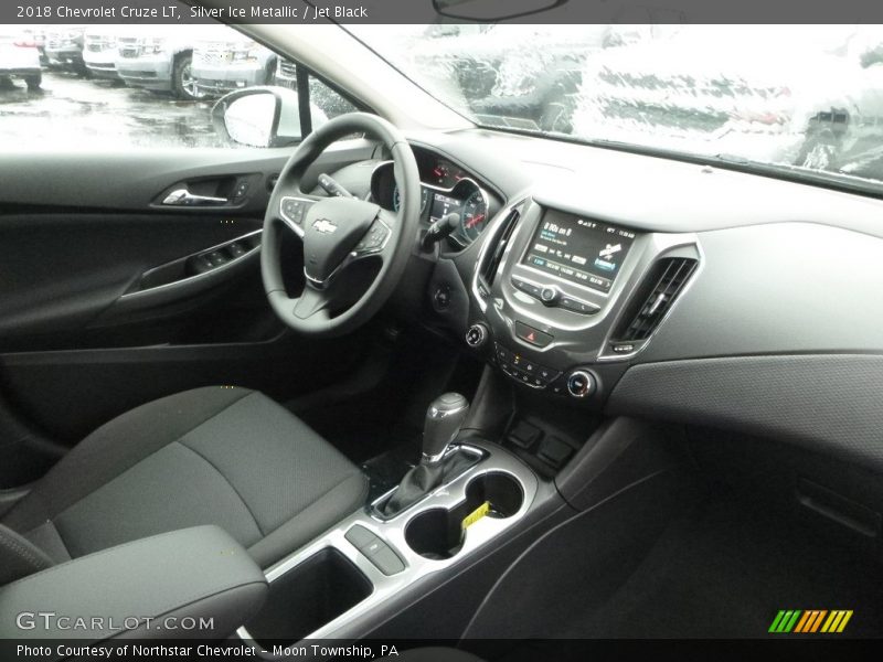 Silver Ice Metallic / Jet Black 2018 Chevrolet Cruze LT