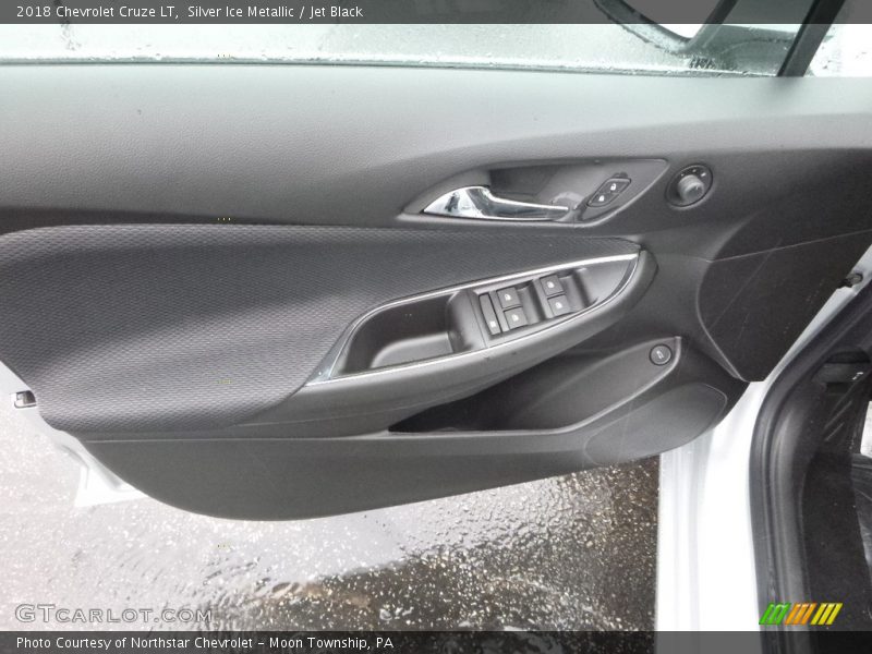 Silver Ice Metallic / Jet Black 2018 Chevrolet Cruze LT