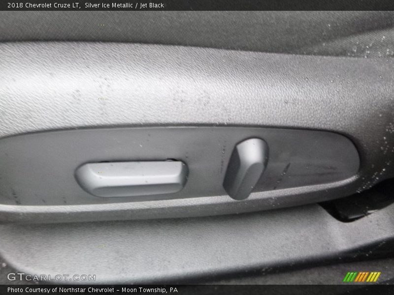 Silver Ice Metallic / Jet Black 2018 Chevrolet Cruze LT