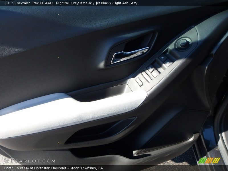Nightfall Gray Metallic / Jet Black/­Light Ash Gray 2017 Chevrolet Trax LT AWD