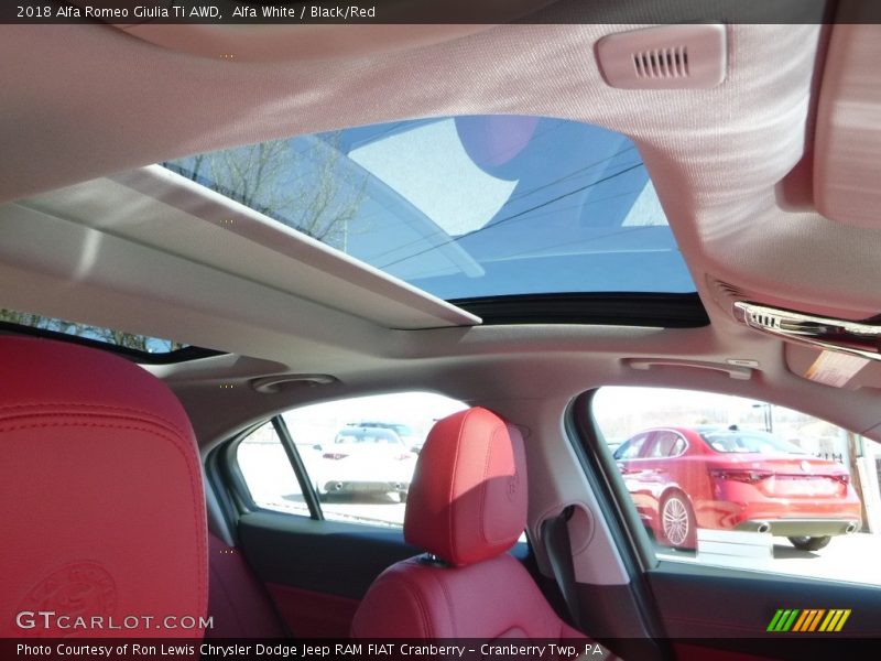 Alfa White / Black/Red 2018 Alfa Romeo Giulia Ti AWD