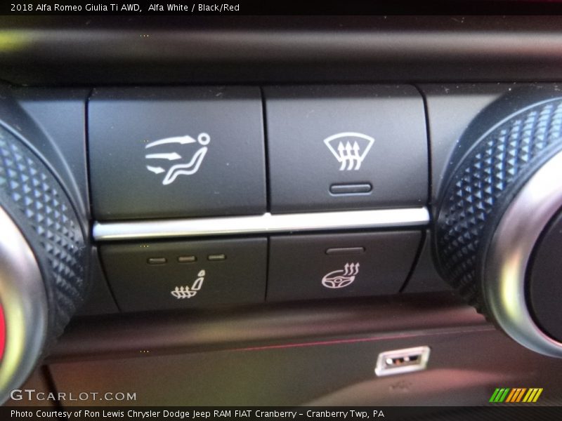 Alfa White / Black/Red 2018 Alfa Romeo Giulia Ti AWD