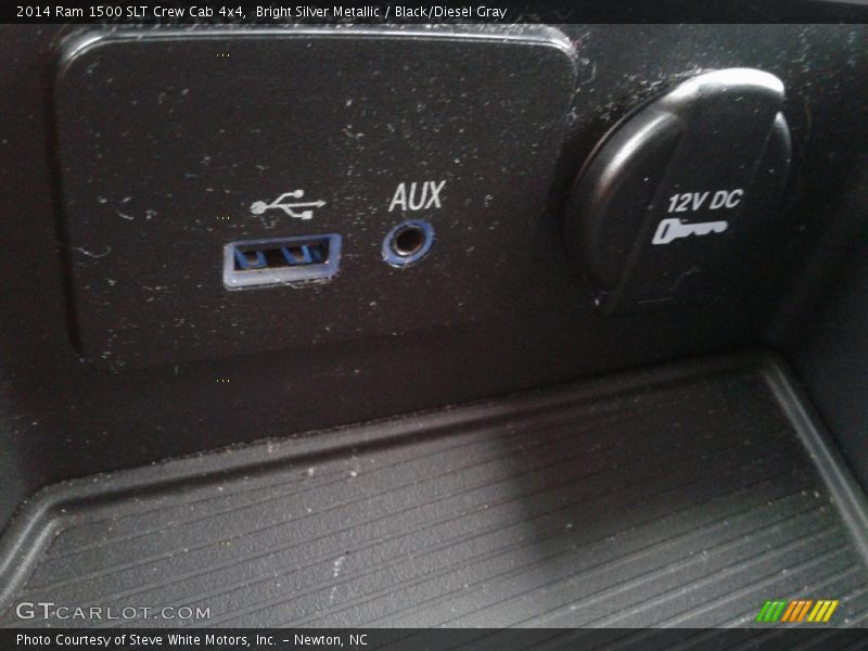 Bright Silver Metallic / Black/Diesel Gray 2014 Ram 1500 SLT Crew Cab 4x4
