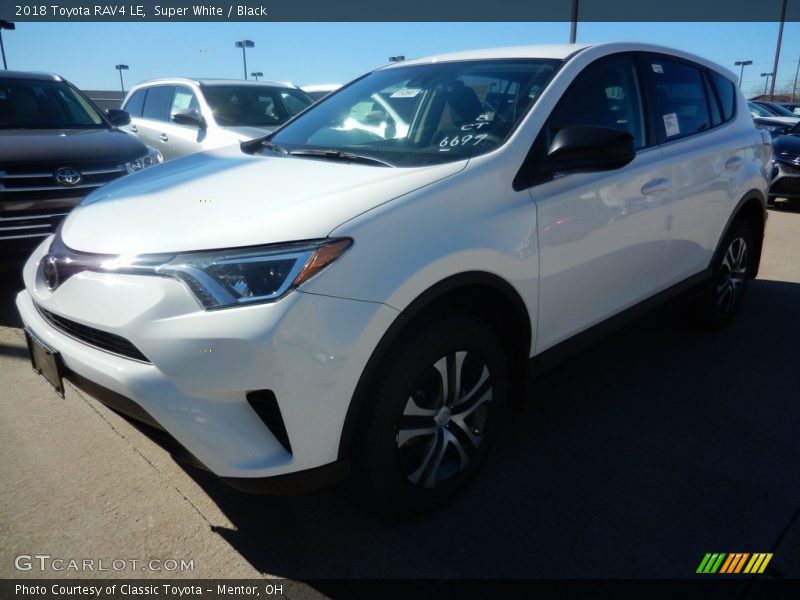 Super White / Black 2018 Toyota RAV4 LE